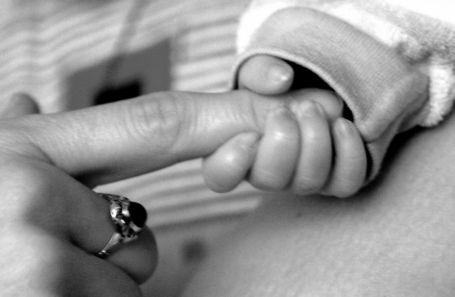 כיצד פועלים החושים בתינוקות שזה עתה נולדו