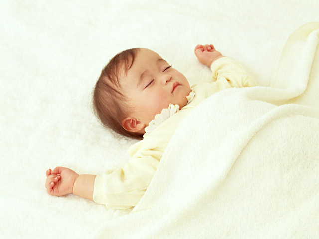 מה עושים כשיש לתינוק חום גבוה?